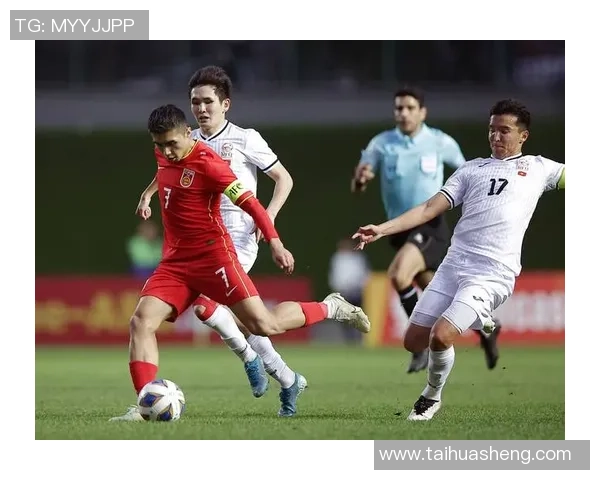 国足球星带领球队奋勇拼搏再创辉煌梦想激励亿万球迷热情澎湃